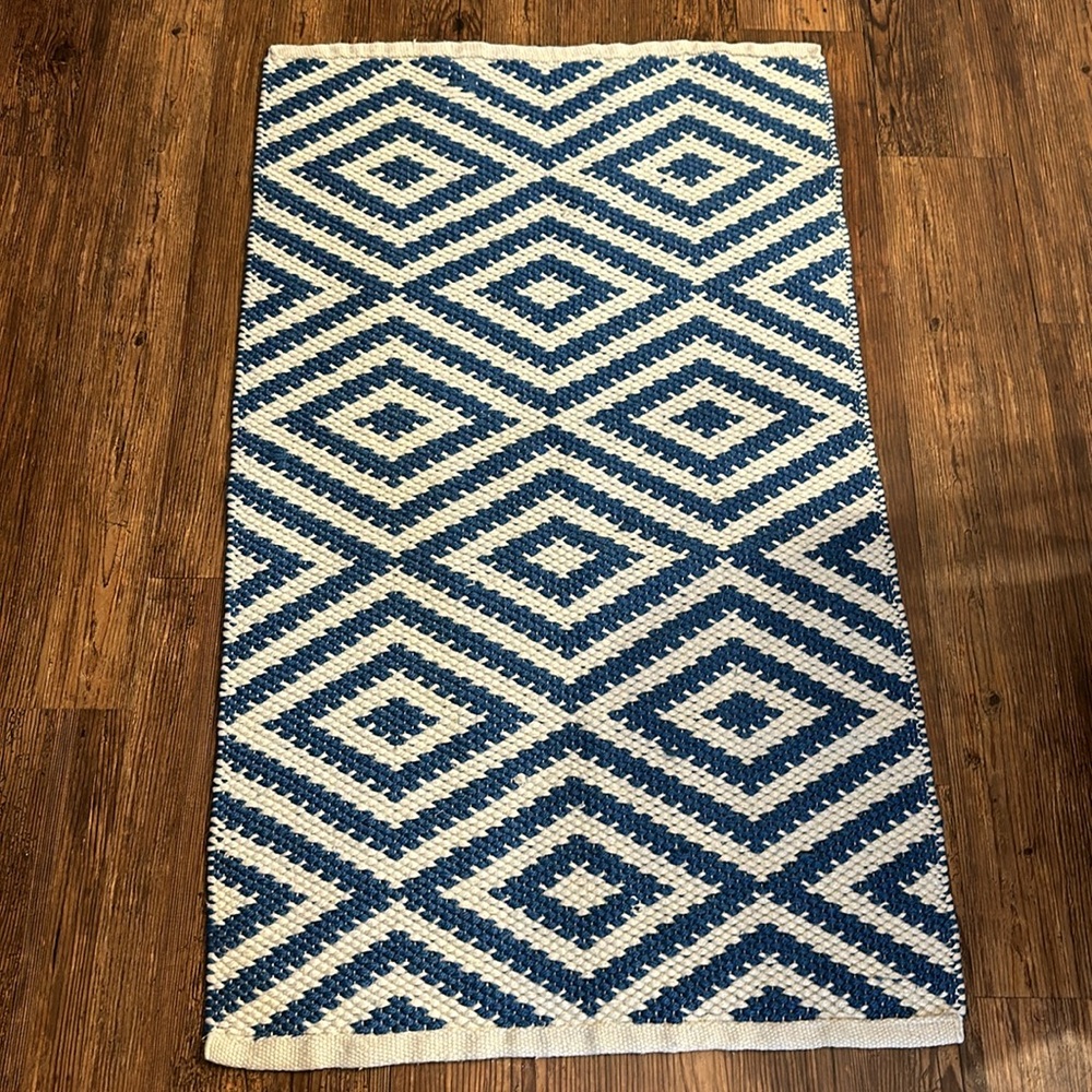 Printed Throw Rug - Picture 2 of 3